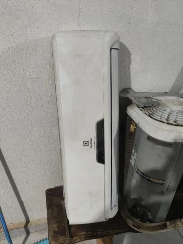 Ar condicionado inverter Eletrolux 12mil BTUs (com defeito)