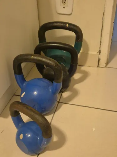 Conjunto de Kettlebells de Ferro Emborrachados - 6kg, 10kg, 14kg e 18kg (48kg)