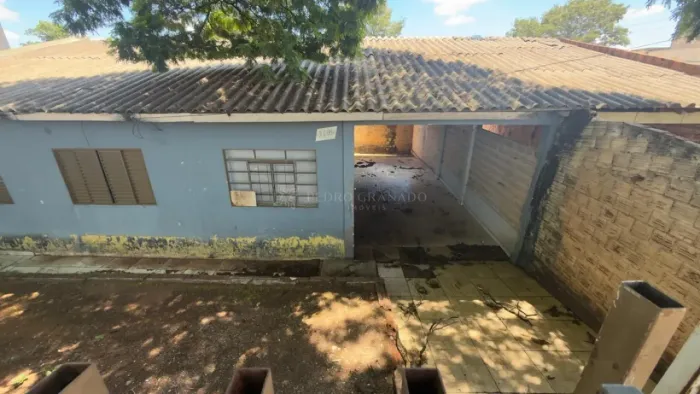 TERRENO COMERCIAL COM DUAS CASAS