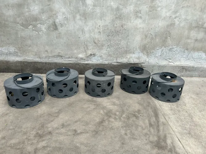 Kit com 5 porta velas em metal suspensos