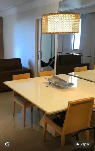 Mesa de jantar quadrada