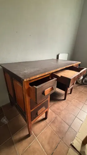 mesa de madeira maciça