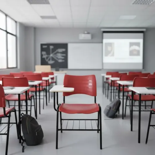 Cadeira Universitária Plástica Vermelha Prancheta MDF Modelo Resistente 34011