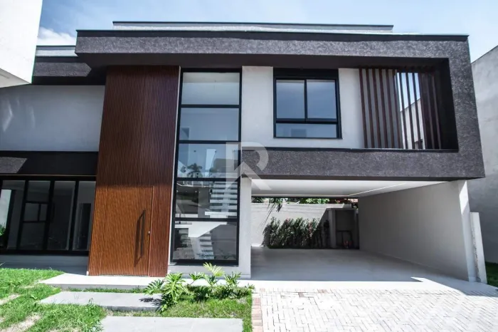 Casa com 250m2 privativos Quintal | 3 suítes | Condomínio
