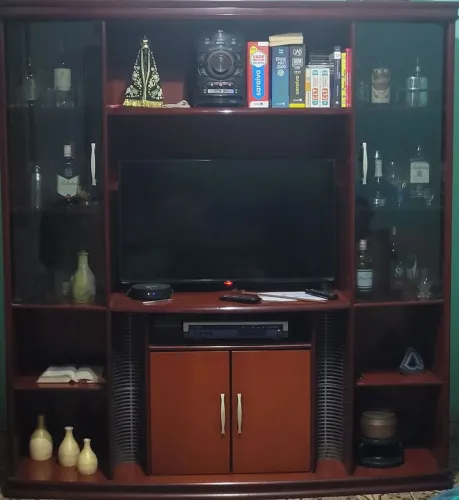 Estante semi nova em mdf
