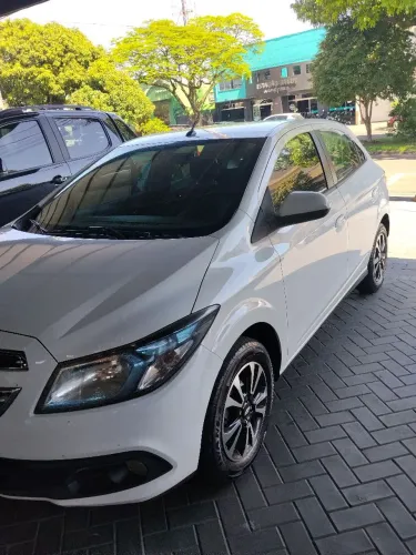 Chevrolet Onix Hatch LTZ 1.4 8V Flex Power Aut. 4P 2014