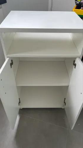 Armário cozinha branco compacto
