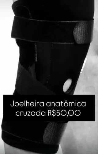 Joelheira ajustável com velcro cruzado.