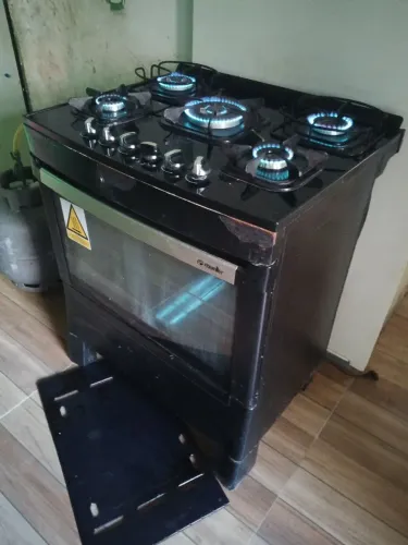 Fogão 5 bocas bom pra uso entrego se precisar 