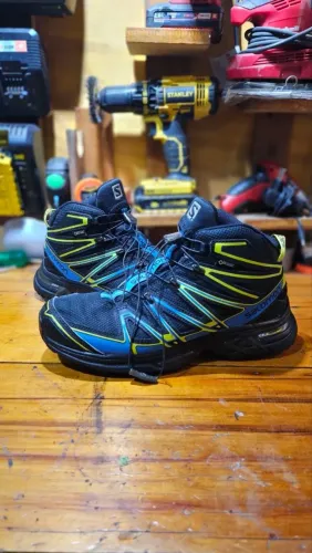 Bota Salomon GTX impermeável 