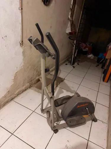 Elíptico Athletic Profissional Usado - R$ 800