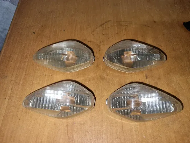 Peças de motos - 4 lentes de pisca, 4 piscas led, 1 antena corta pipa