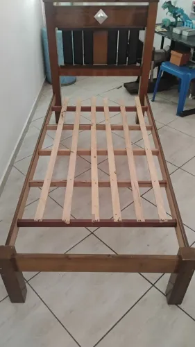 Cama de solteiro em perfeitas condições pra uso