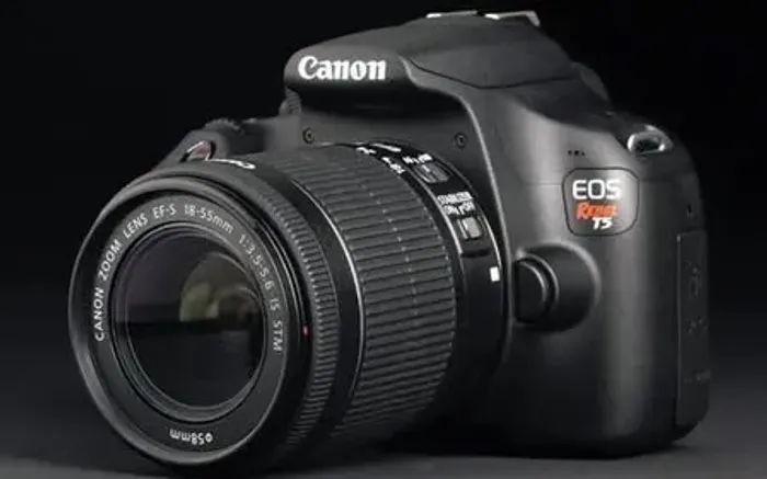 Câmera DSLR Canon T5 em ótimo estado