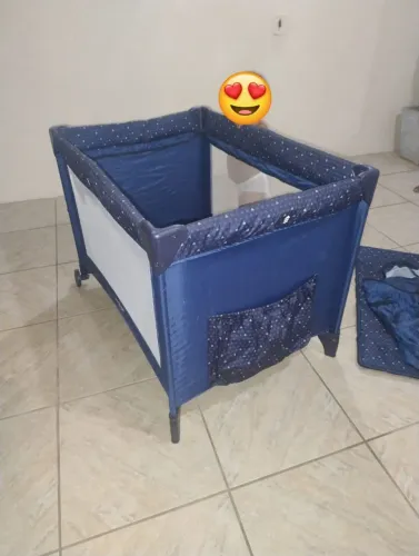 Berço portátil com mosquiteiro