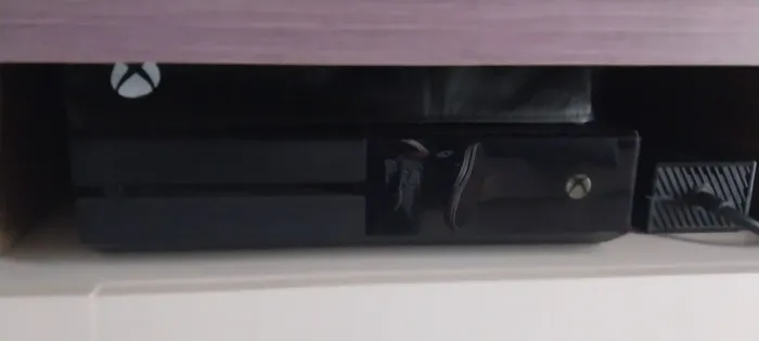 Xbox one 1 Tb + 3 controles