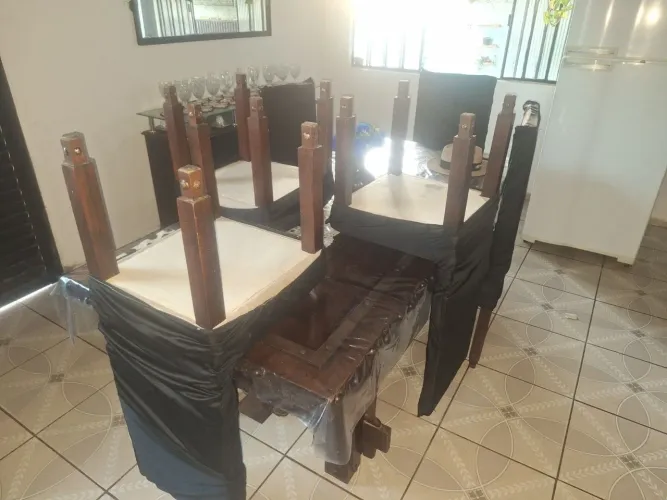 Título: Mesa de Peroba Maciça 4m x 1,30m + 6 Cadeiras