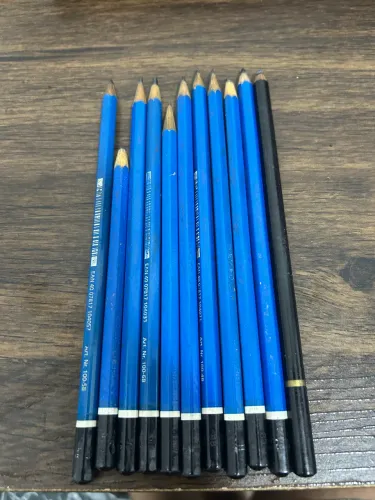 Lápis staedtler (10 e um lápis negro)