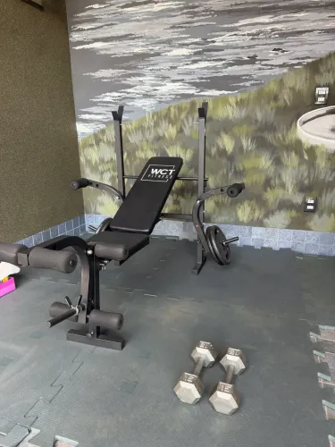 BANCO DE MUSCULAÇÃO WCT FITNESS 3 EM 1 + KIT COMPLETO DE PESOS E BARRAS