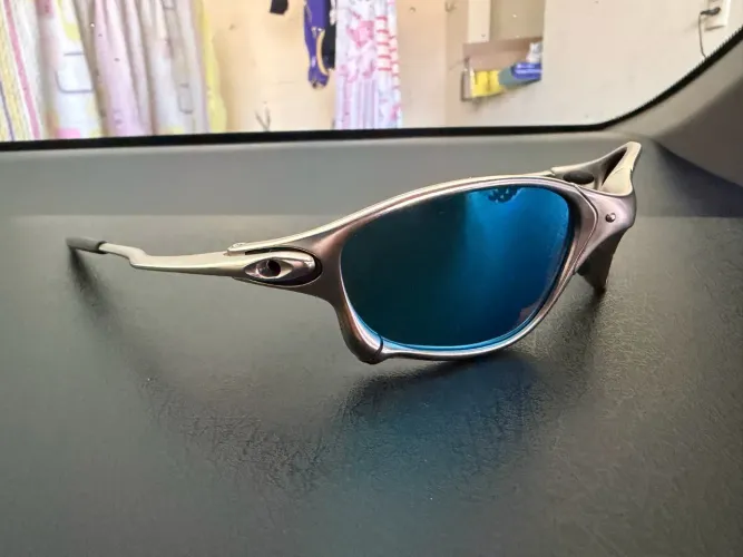 Juliet Oakley azul