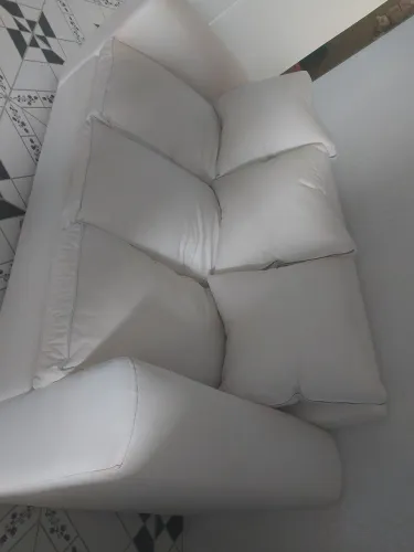 Vendo sofa 3 e 2 lugares em couro branco