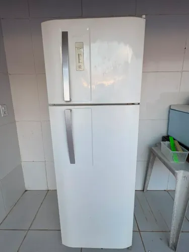 Vendo geladeira Electrolux 310 L modelo FD36A