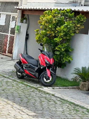 Xmax 250 ABS 2023 vermelha