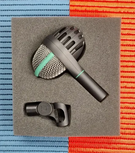 Microfone AKG D112 Made in Austria - sem uso - impecável