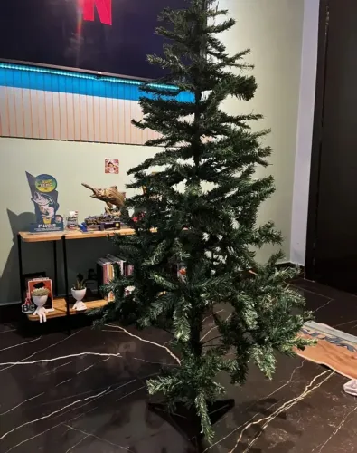 Árvore de Natal Pinheiro Luxo 1,50m - 400 Galhos ?