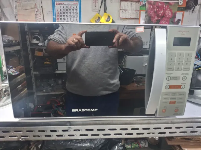 Microondas BRASTEMP 45 litros inox 127 usado