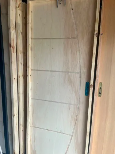 PORTA DE MADEIRA DESENHADA COMPLETA - A PARTIR DE R$340