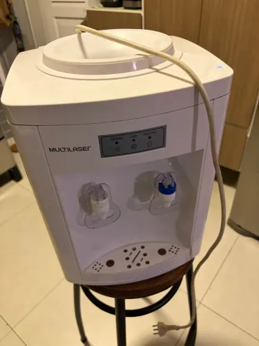 Bebedouro elétrico Multilaser com galão de 20 L