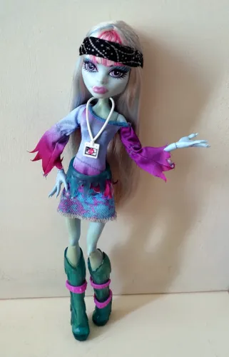 Boneca Abbey Bominable Monster High Music Festival