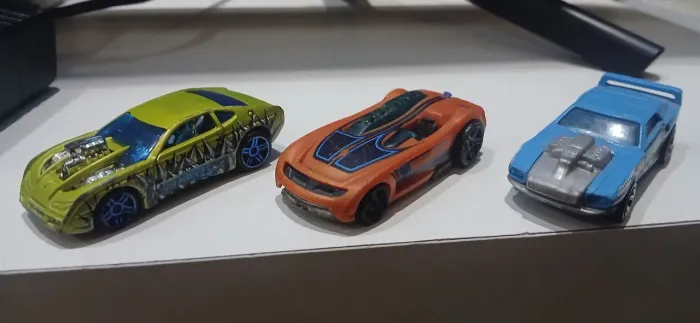 Lote acceleracers HOTWHEELS 03 unidades