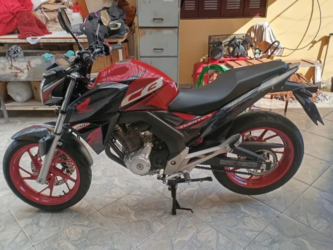 Twister 250 praticamente nova