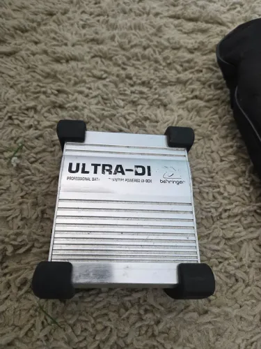 Direct Box Ultra-DI da Behringer ativo - APENAS VENDA