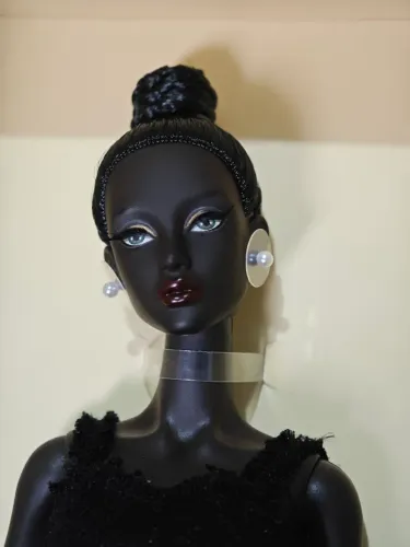 Boneca DeFa Lucy sem acessórios - semelhante a Integrity Toys fashion Royalty