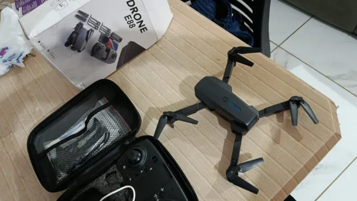 Drone E88