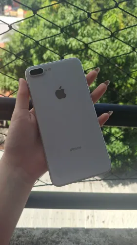 iPhone 8 Plus