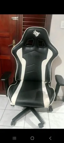 Ótima cadeira Game pra gravar seus vídeos