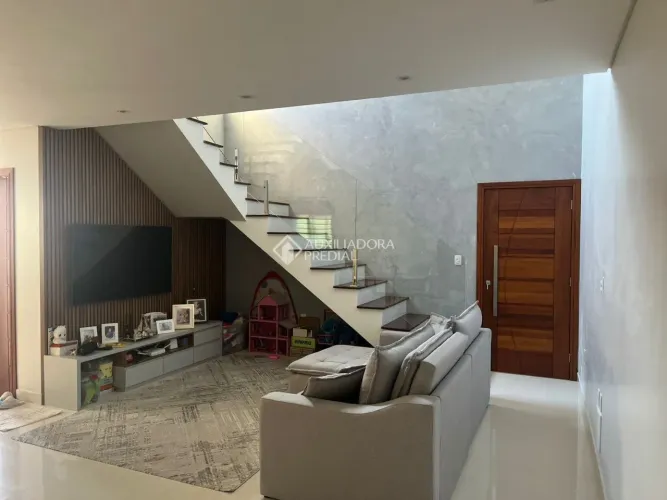 Casa completa com 3 dormitórios e área de lazer no Pagani