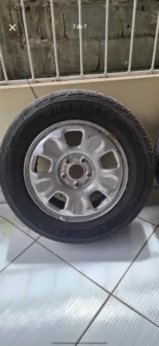 VENDO 4 PNEUS 215/65/16 MEIA VIDA<br>UM ESTA COM JANCE (ESTEPE DA DUSTER)