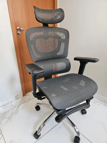 Cadeira De Escritório Ergonômica Mônaco Bt07 Luvinco Mesh Suporte Lombar suporta até 200kg