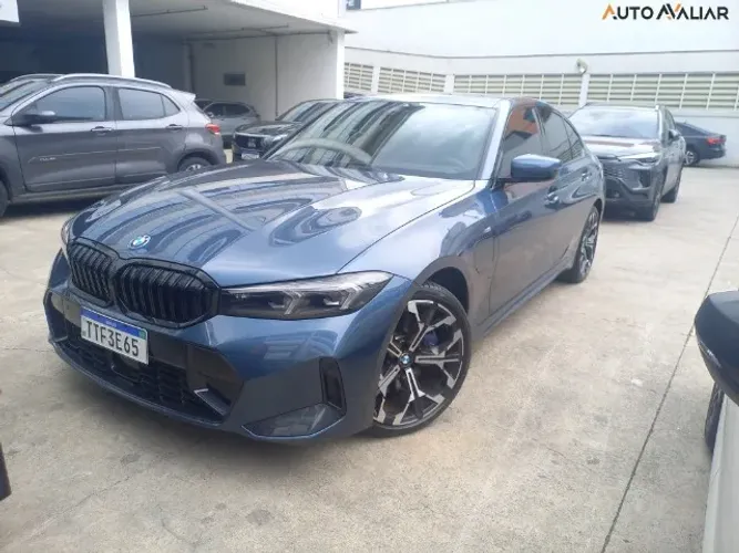 BMW 2025 330E com teto e 5.000km Fernando 