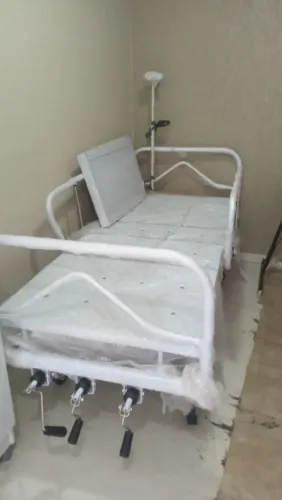 Cama hospitalar nova de 3 manivelas 