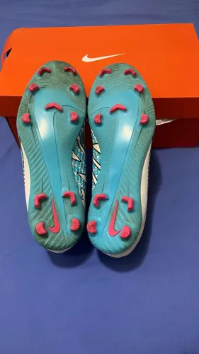 Chuteira Nike mercurial tamanho 41(Usada poucas vezes)