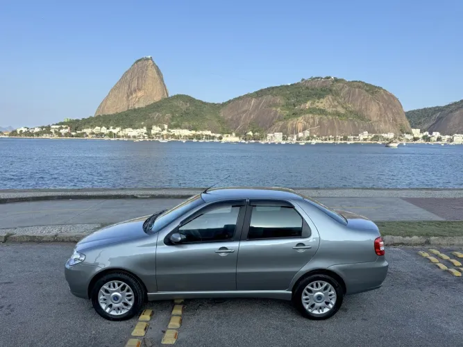 Fiat Siena HLX 1.8 MPI Flex 8V 4P 2010
