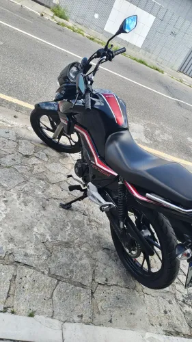 Moto revisada pintura e mecânica em dia .