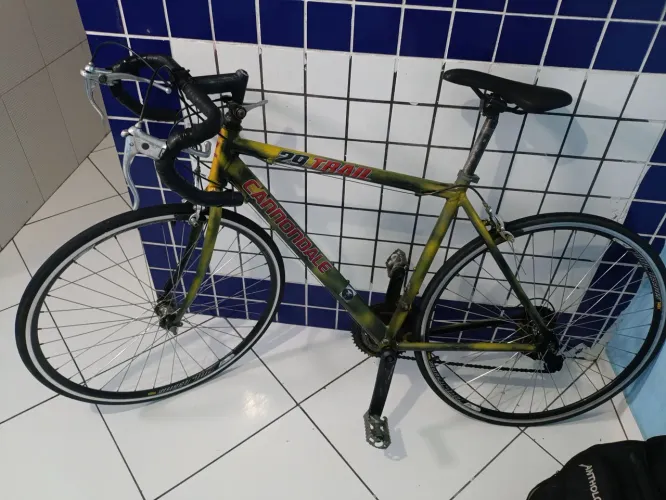 Bicicleta de alumínio bem leve