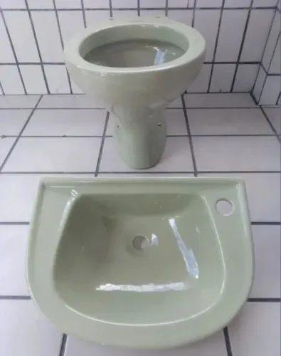 Jogo de vaso sanitário e pia verde 